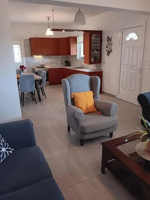 Villa Giovani-Entire 1St Floor House With Pool Tzanata Holiday home