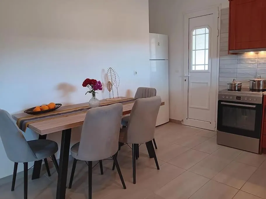 Villa Giovani-Entire 1St Floor House With Pool Tzanata Holiday home